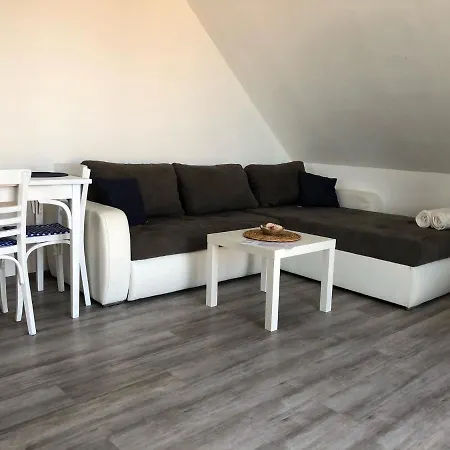 Toparti Hangulatu Nyaralo-balatonboglar