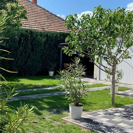 Toparti Hangulatu Nyaralo-balatonboglar