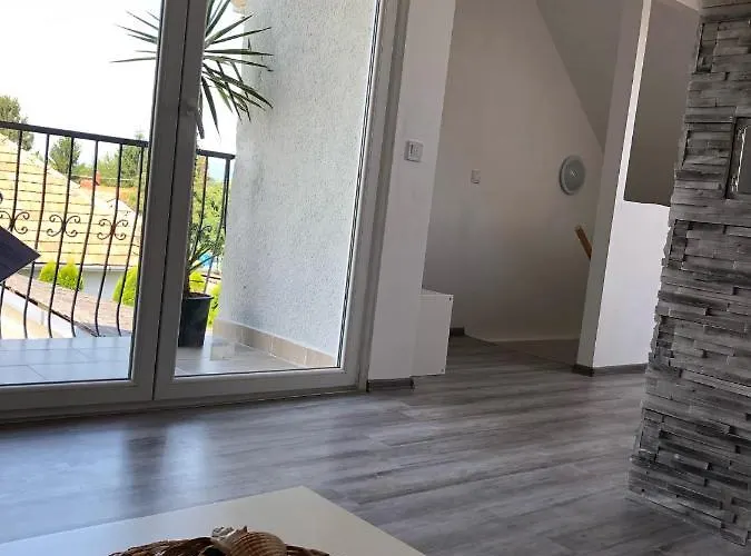 Toparti Hangulatu Nyaralo-balatonboglar